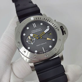 【薄型】【ブラック】パネライ GMTシリーズ PAM01323  コピー時計